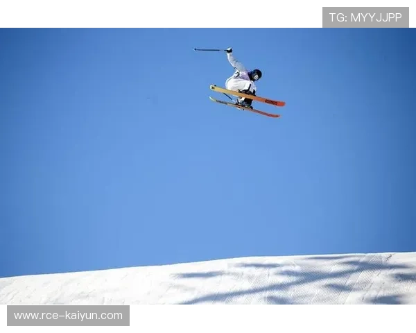 自由式滑雪大跳台世界杯“雪飞天”开赛