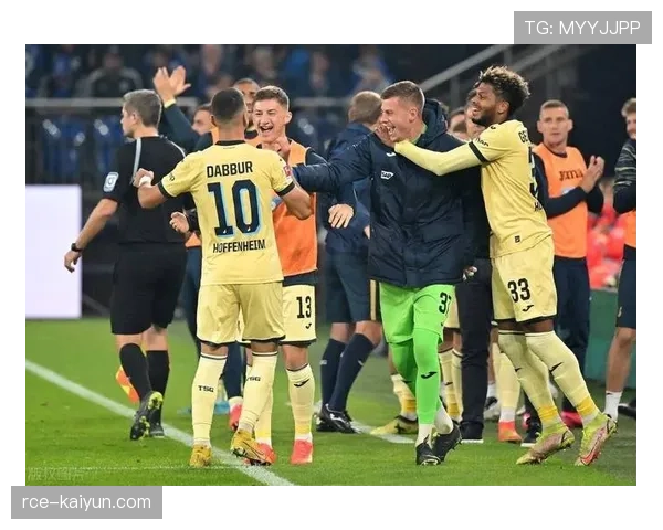 战术板：解析霍芬海姆“电梯门”战术在角球进攻中的新应用